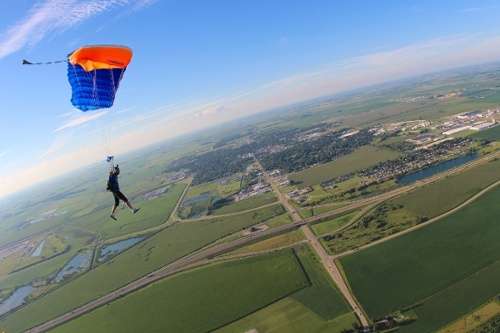 can-you-skydive-by-yourself-the-first-time